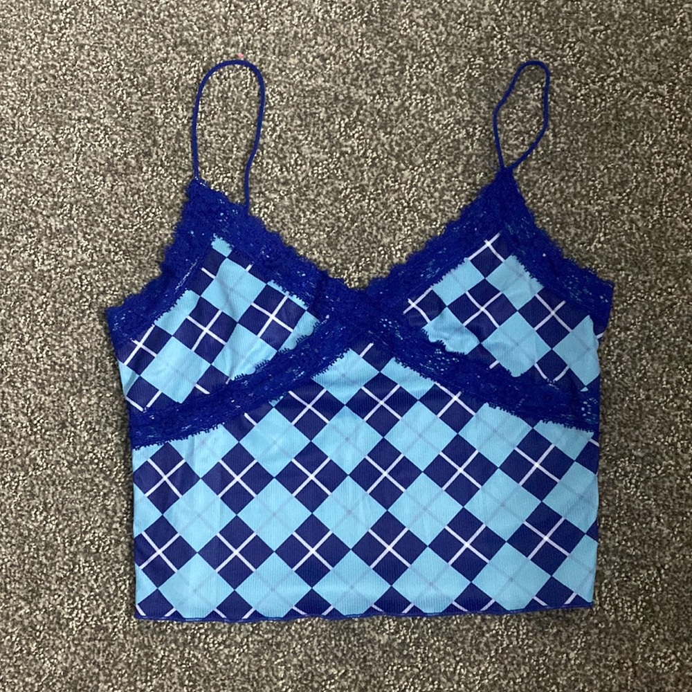 lace design crop top